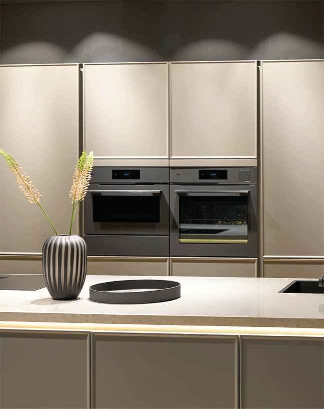AEG stoomoven en combi-oven met warmhoudlade