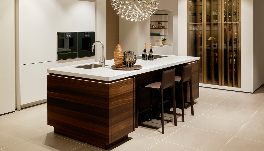 SieMatic SC45 in lotuswit en gerookt eiken | Satink Keukens Elegante SieMatic SC45 in lotuswit en gerookt eiken