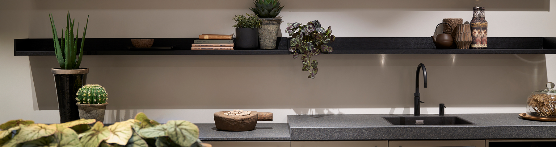 SieMatic SC45 umbra zijdemat opbergmogelijkheden