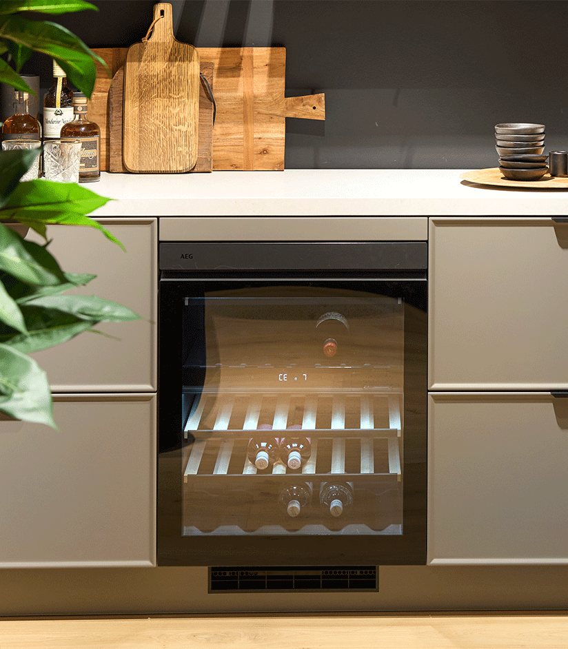 AEG wijnkoelkast | Satink Keukens Luxe inbouw wijnkoelkast van AEG