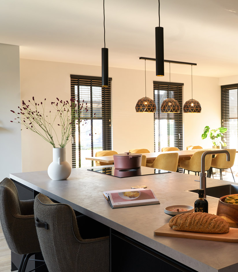 Binnenkijken bij familie Beekman | Keuken met bar | Satink Keukens Binnenkijken bij familie Beekman | Keuken met bar | Satink Keukens