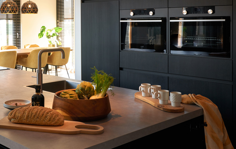 Binnenkijken bij familie Beekman | Quooker kraan | ATAG oven | Satink Keukens Binnenkijken bij familie Beekman | Quooker kraan | ATAG oven | Satink Keukens