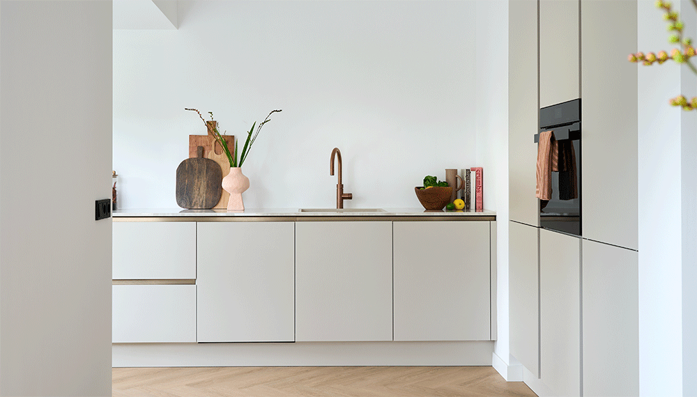 De regel toegepast op een moderne keuken