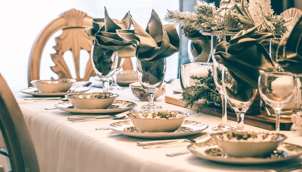 De perfecte tafeldecoratie tijdens de feestdagen | Tafeldecoratie meergangenmenu | Satink Keukens De perfecte tafeldecoratie tijdens de feestdagen | Tafeldecoratie meergangenmenu | Satink Keukens