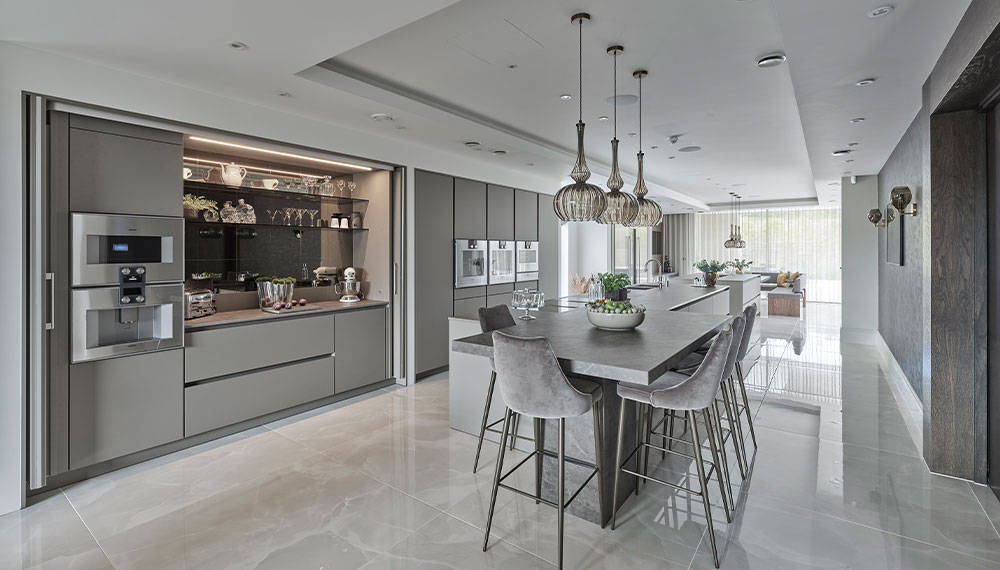 Rijkelijk uitgeruste grijze SieMatic PURE keuken | Satink Keukens Rijkelijk uitgeruste SieMatic PURE keuken | Satink Keukens