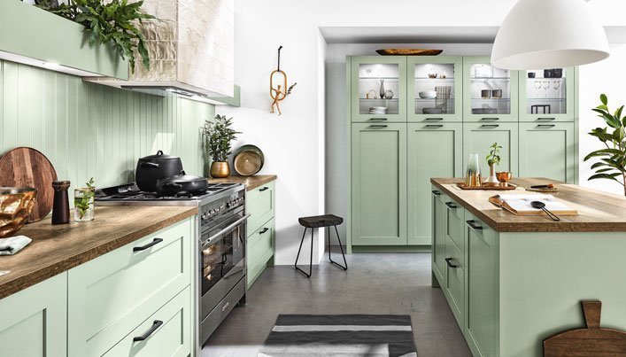 Groene landelijke keuken met hout Groene landelijke keuken met hout