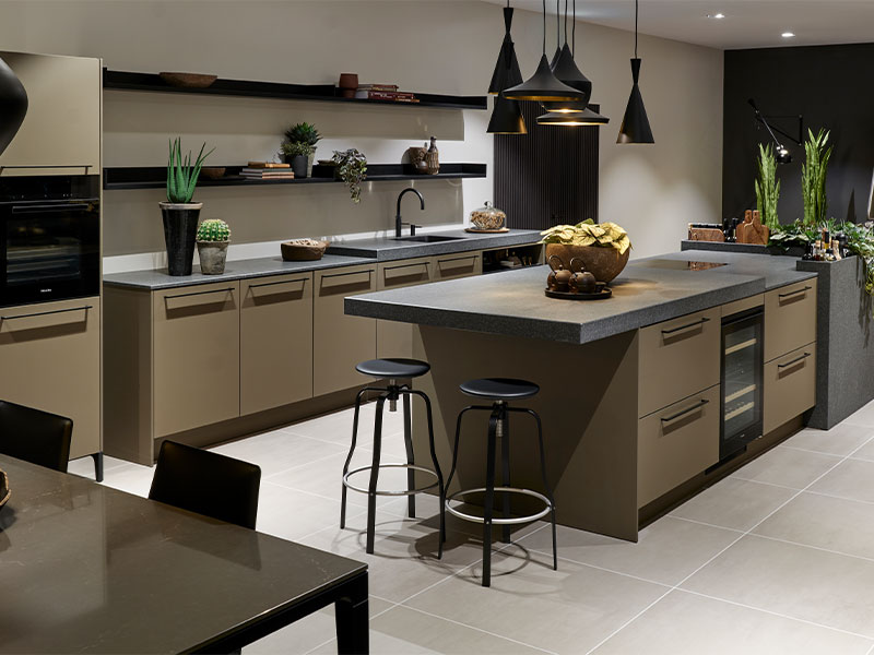 Groene SieMatic URBAN eiland keuken | Satink Keukens Groene SieMatic URBAN showroomkeuken | Satink Keukens