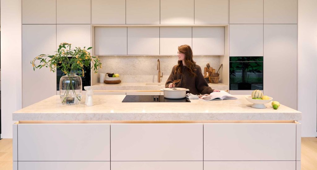 japandi-beige-eiland-keuken-satink-keukens japandi-beige-eiland-keuken-satink-keukens