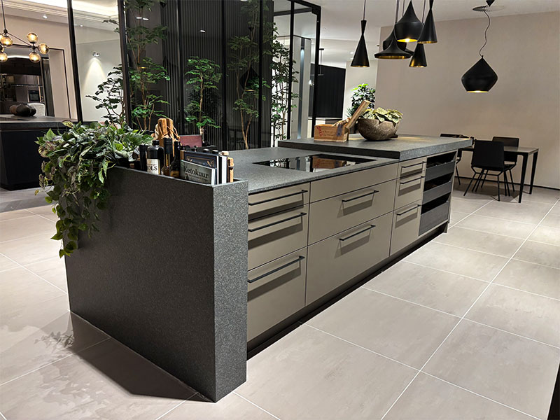 Groene SieMatic URBAN eiland keuken | Satink Keukens Groene SieMatic URBAN showroomkeuken | Satink Keukens