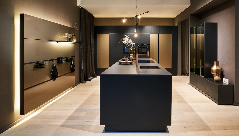 Luxe keuken met zwart en goud | Satink Keukens