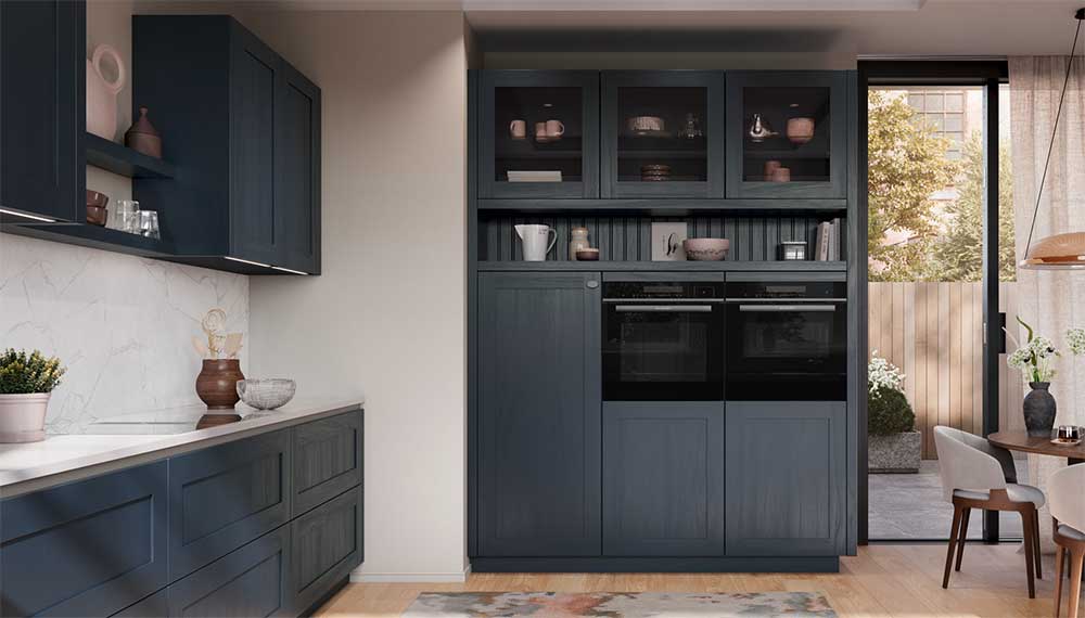 Moderne apparatuur in een landelijke keuken