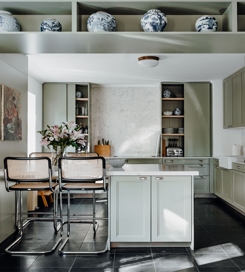 open-groene-keuken-met-bar-satink-keukens groene open keuken met bar