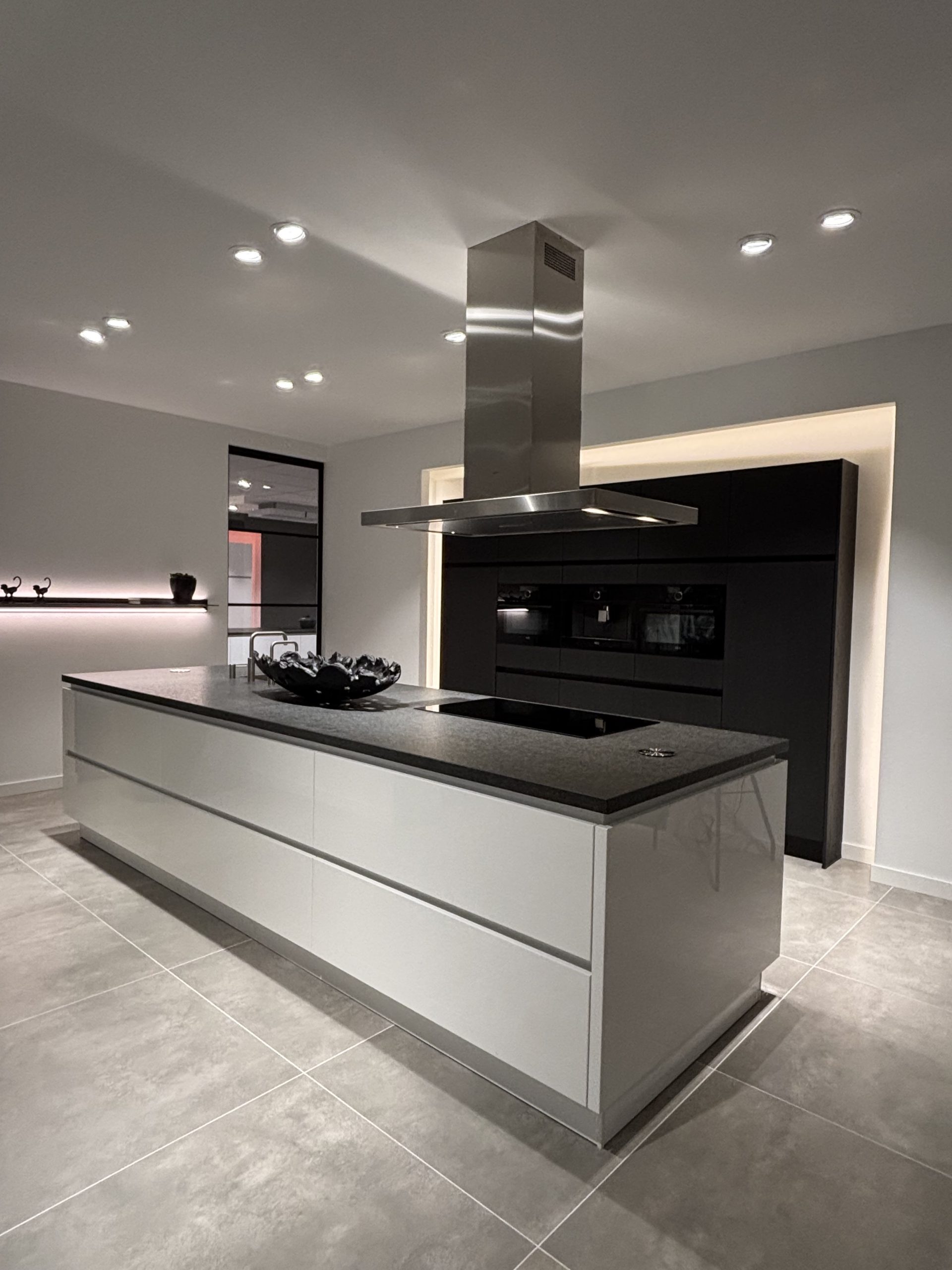 Pronorm showroomkeuken | Satink Keukens Hoogglans showroomkeuken van Pronorm