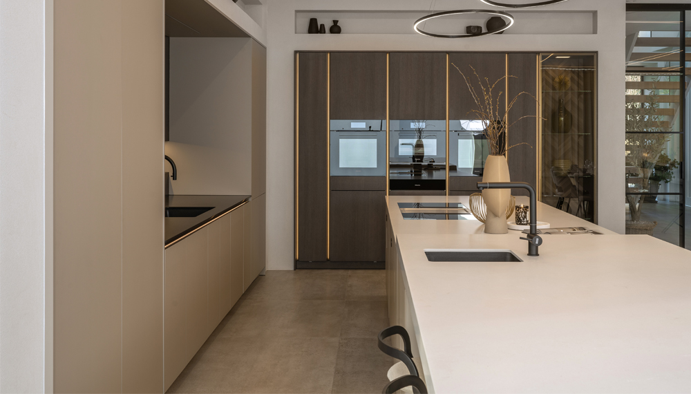 Beige keuken van SieMatic met bruine kasten | Satink Keukens