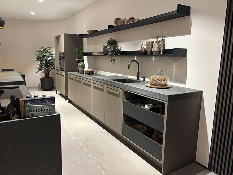 Groene SieMatic URBAN eiland keuken | Satink Keukens Groene SieMatic URBAN showroomkeuken | Satink Keukens