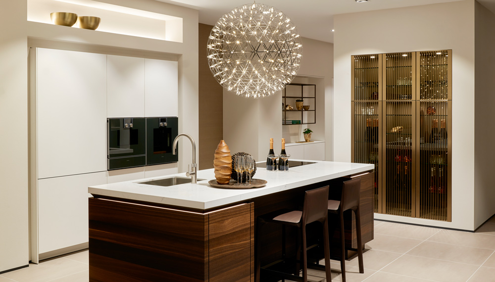Tips voor het perfecte kookeiland | Designlamp in een designkeuken | Satink Keukens