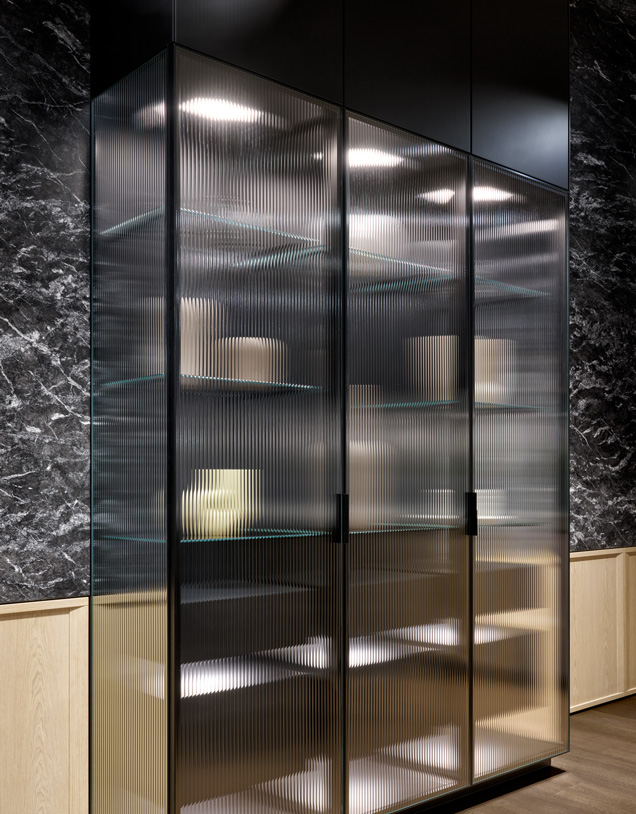 Verlichte vitrinekast | SieMatic lifestyle MONDIAL | Satink Keukens