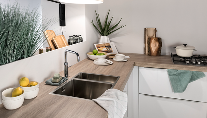 Witte houten hoekkeuken | Satink Keukens Witte houten hoekkeuken | Satink Keukens