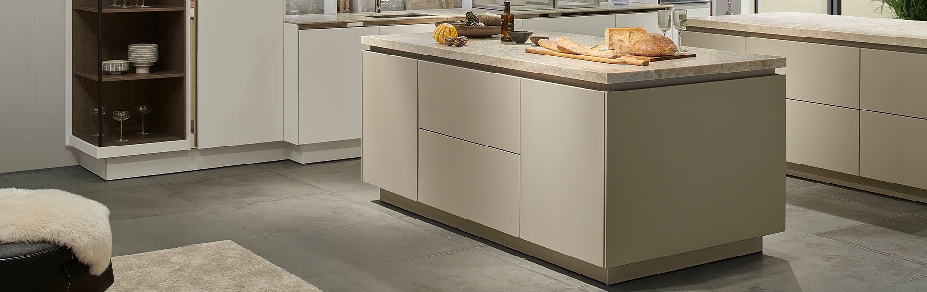 Zachte zandkleurige SieMatic keuken | Satink Keukens