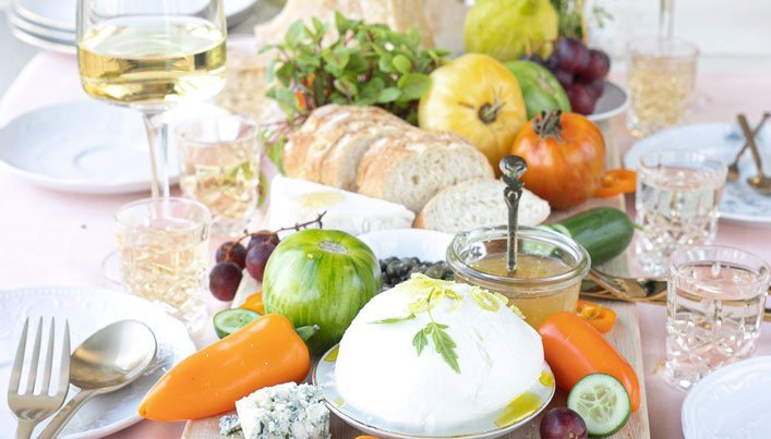 Zomerse tomatensalade met mozzarella, citroen en kruim | Satink Keukens