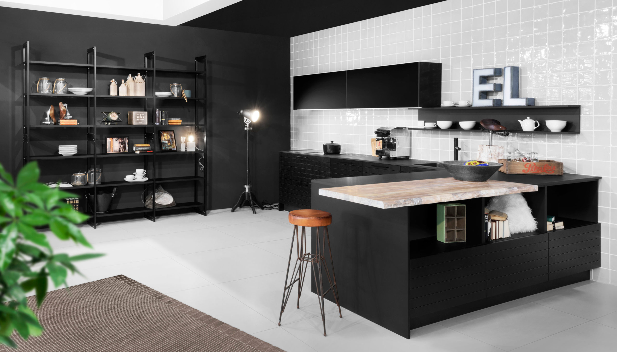 Zwarte industriële keuken | Satink Keukens Zwarte industriële keuken | Satink Keukens