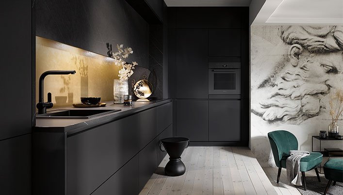 Zwarte keuken met gouden keukenwand | Satink Keukens Zwarte keuken met gouden keukenwand | Satink Keukens
